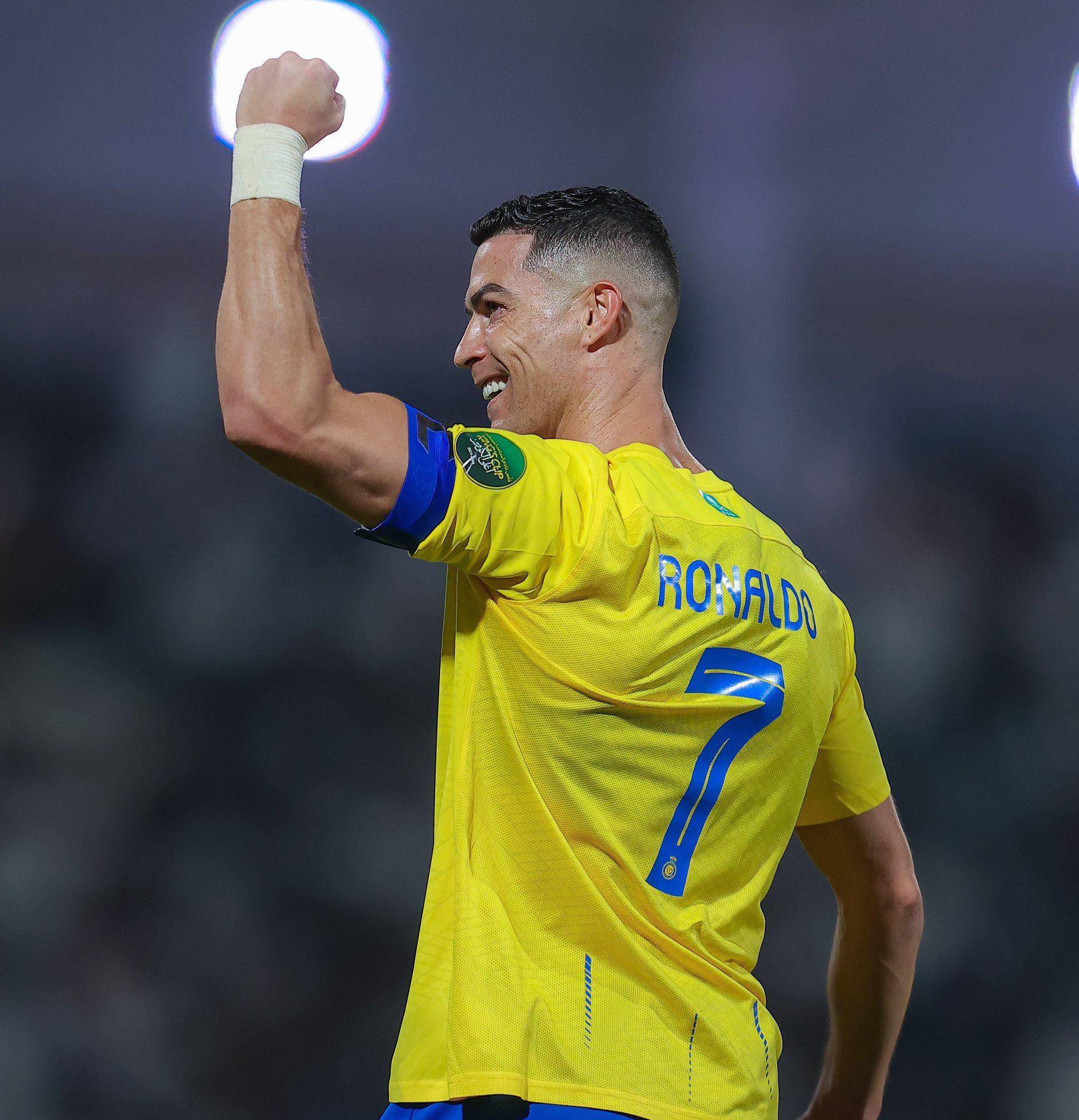 曼城有望大胜桑德兰，展现沉稳防守，争夺英超积分榜席位。