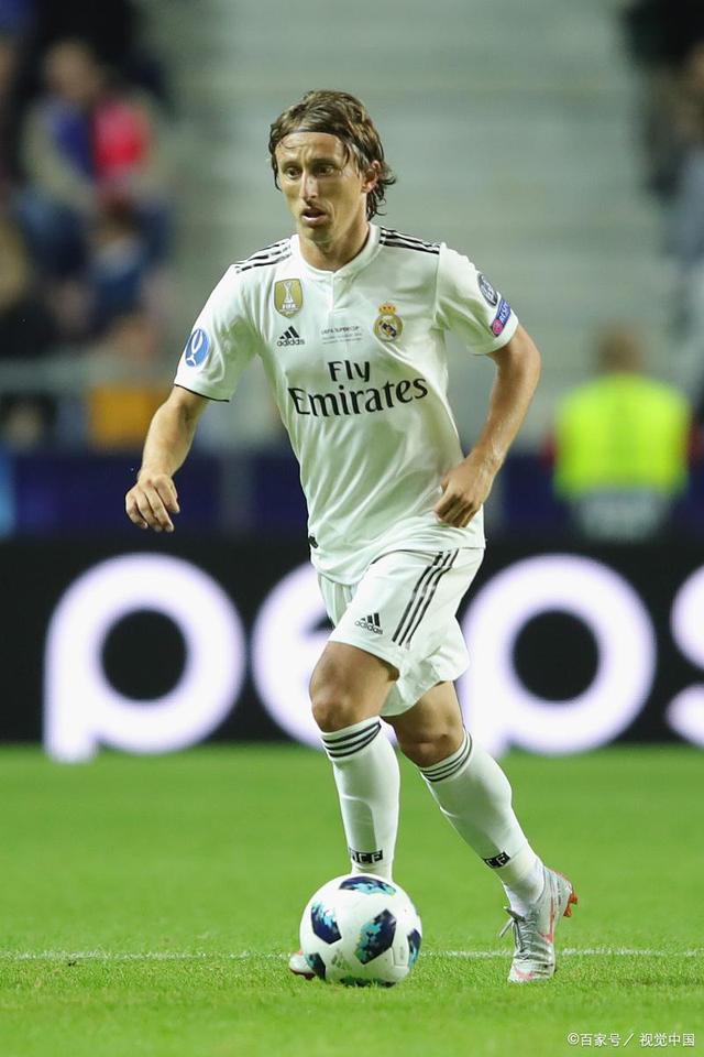 德天空：那不勒斯想签弗赖堡中场曼赞比顶替受伤的德布劳内