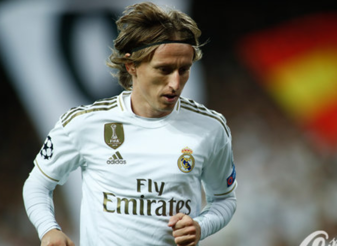 中足联发布2025职业联赛数据：中超场均净比赛时间上升7秒